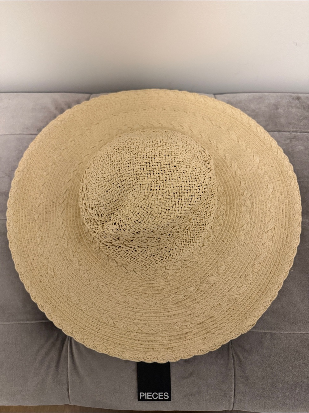 PIECES Women's Wide-Brim Straw Sun Hat in Beige